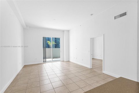 Condo in Miami, Florida, 1 bedroom  № 2016516 - photo 15