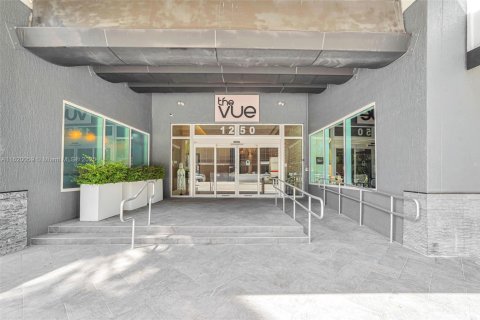 Condo in Miami, Florida, 1 bedroom  № 2016516 - photo 7