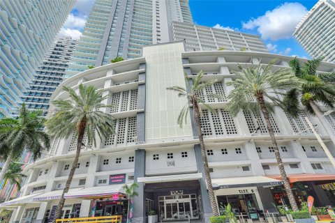 Condo in Miami, Florida, 1 bedroom  № 2016516 - photo 5