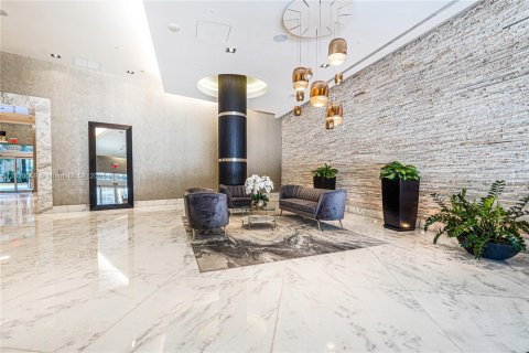 Condo in Miami, Florida, 1 bedroom  № 2016516 - photo 8