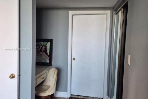 Condominio en venta en Hollywood, Florida, 2 dormitorios, 124.86 m2 № 2028108 - foto 13