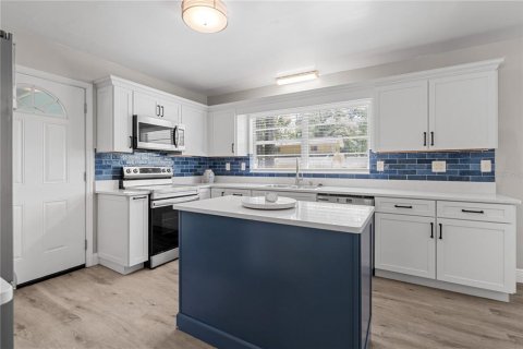 Villa ou maison à louer à Gainesville, Floride: 4 chambres, 185.43 m2 № 2237095 - photo 8