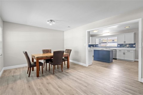 Villa ou maison à louer à Gainesville, Floride: 4 chambres, 185.43 m2 № 2237095 - photo 5