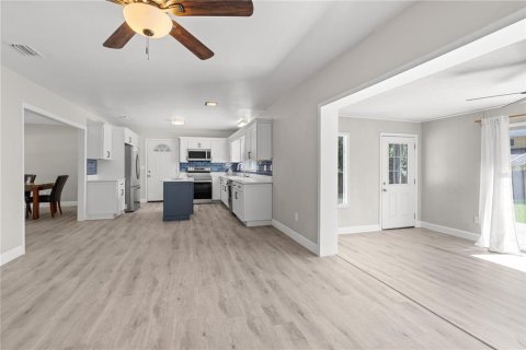 Villa ou maison à louer à Gainesville, Floride: 4 chambres, 185.43 m2 № 2237095 - photo 14