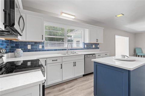 Villa ou maison à louer à Gainesville, Floride: 4 chambres, 185.43 m2 № 2237095 - photo 12