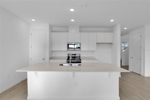 House in Dundee, Florida 4 bedrooms, 201.6 sq.m. № 2156121 - photo 4