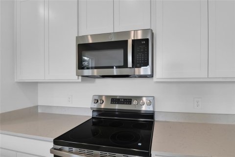 House in Dundee, Florida 4 bedrooms, 201.6 sq.m. № 2156121 - photo 5