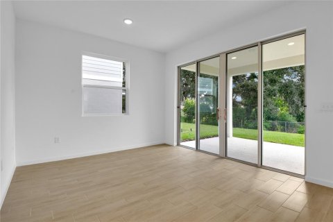 House in Dundee, Florida 4 bedrooms, 201.6 sq.m. № 2156121 - photo 8