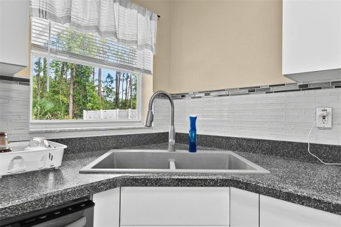 House in Palm Coast, Florida 3 bedrooms, 114.27 sq.m. № 2347671 - photo 12