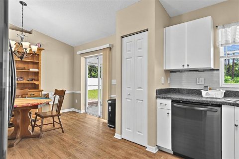 House in Palm Coast, Florida 3 bedrooms, 114.27 sq.m. № 2347671 - photo 14