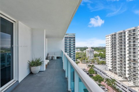 Condo in Miami Beach, Florida, 3 bedrooms  № 2027089 - photo 21