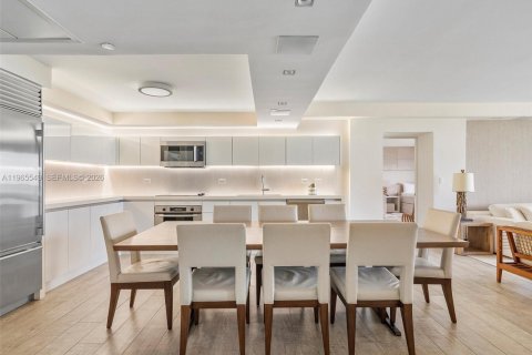 Condo in Miami Beach, Florida, 3 bedrooms  № 2027089 - photo 13