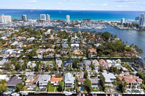 Villa ou maison à Fort Lauderdale, Floride 4 chambres, 383.22 m2 № 2084313