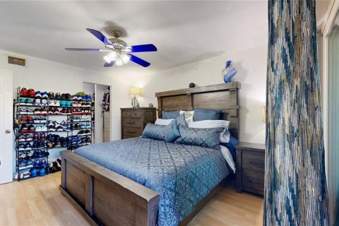 Condo in Clearwater, Florida, 1 bedroom  № 2429041 - photo 16
