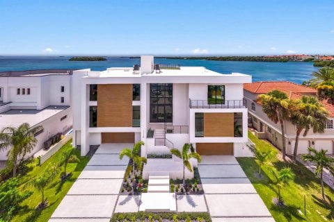 House in Tierra Verde, Florida 6 bedrooms, 707.82 sq.m. № 2317353