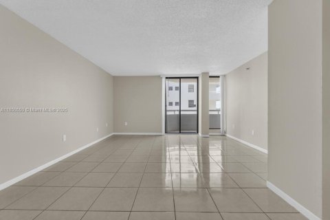 Condo in Miami Beach, Florida, 1 bedroom  № 1854939 - photo 16