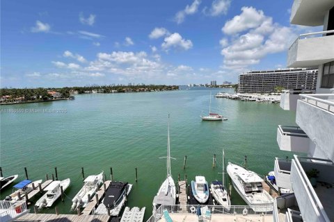 Condo in Miami Beach, Florida, 1 bedroom  № 1854939 - photo 2