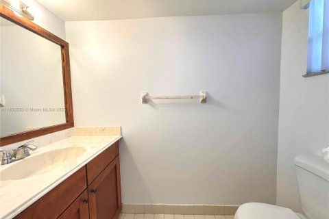 Condo in Miami Beach, Florida, 1 bedroom  № 1854939 - photo 10