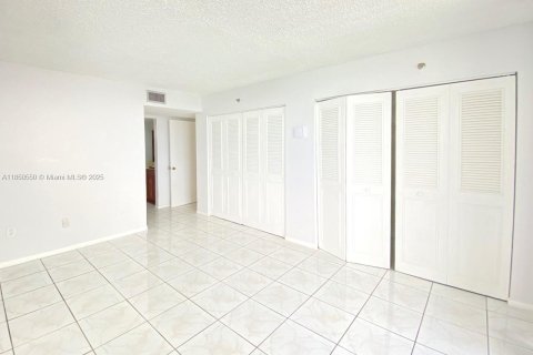Condo in Miami Beach, Florida, 1 bedroom  № 1854939 - photo 8
