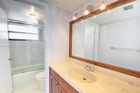 Condo in Miami Beach, Florida, 1 bedroom  № 1854939 - photo 9