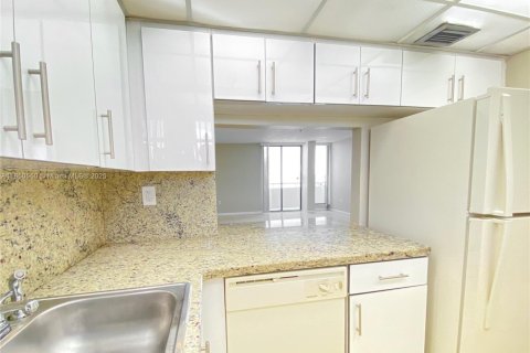 Condo in Miami Beach, Florida, 1 bedroom  № 1854939 - photo 4