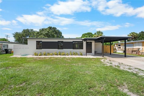 Casa en venta en St. Lucie, Florida, 3 dormitorios, 88.26 m2 № 1940527 - foto 2