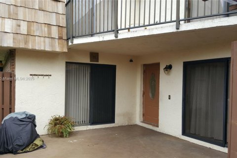 Снять в аренду таунхаус в Норт-Лодердейл, Флорида 3 спальни, 135.64м2, № 1967083 - фото 9