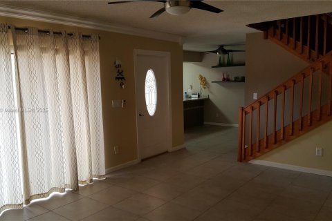 Снять в аренду таунхаус в Норт-Лодердейл, Флорида 3 спальни, 135.64м2, № 1967083 - фото 8