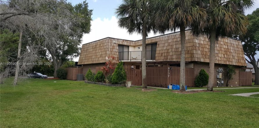 Таунхаус в Норт-Лодердейл, Флорида 3 спальни, 135.64м2 № 1967083