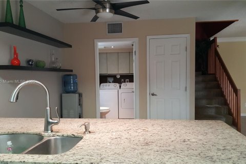 Снять в аренду таунхаус в Норт-Лодердейл, Флорида 3 спальни, 135.64м2, № 1967083 - фото 4