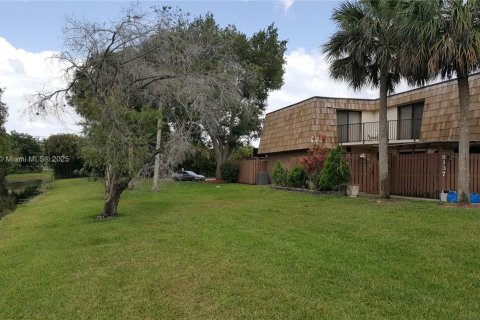 Снять в аренду таунхаус в Норт-Лодердейл, Флорида 3 спальни, 135.64м2, № 1967083 - фото 10