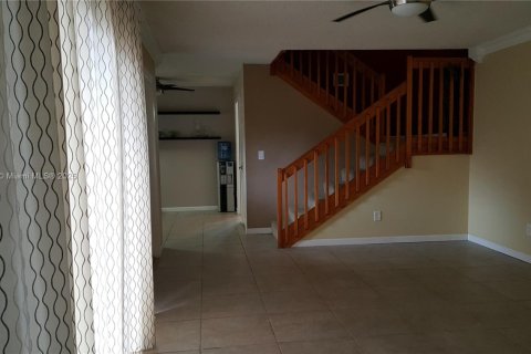 Снять в аренду таунхаус в Норт-Лодердейл, Флорида 3 спальни, 135.64м2, № 1967083 - фото 6