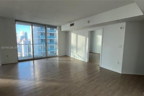 Condo in Miami, Florida, 2 bedrooms  № 2001655 - photo 2