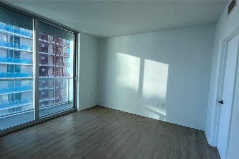 Condo in Miami, Florida, 2 bedrooms  № 2001655 - photo 10