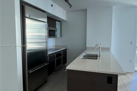 Condo in Miami, Florida, 2 bedrooms  № 2001655 - photo 8