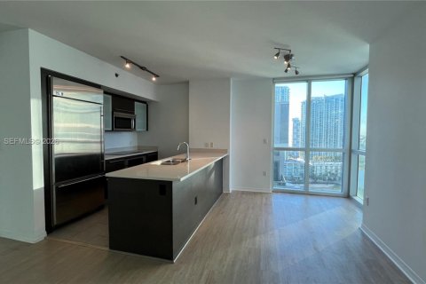 Condo in Miami, Florida, 2 bedrooms  № 2001655 - photo 5