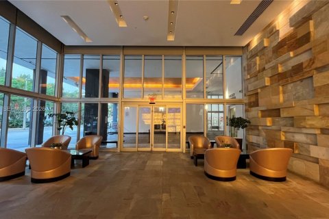 Condo in Miami, Florida, 2 bedrooms  № 2001655 - photo 29