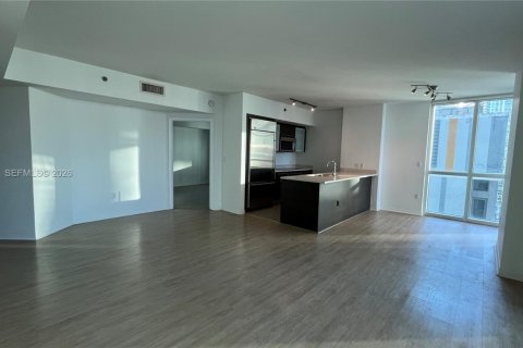 Condo in Miami, Florida, 2 bedrooms  № 2001655 - photo 4