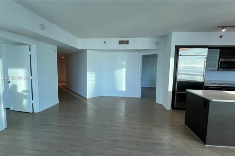 Condo in Miami, Florida, 2 bedrooms  № 2001655 - photo 6