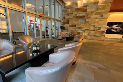Condo in Miami, Florida, 2 bedrooms  № 2001655 - photo 26