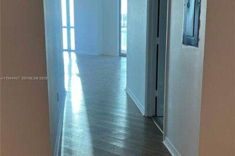 Condo in Miami, Florida, 2 bedrooms  № 2001655 - photo 21