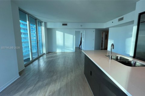 Condo in Miami, Florida, 2 bedrooms  № 2001655 - photo 11