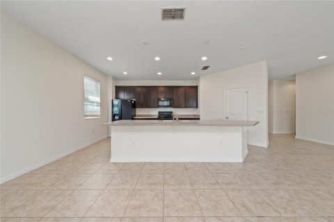 Villa ou maison à louer à Kissimmee, Floride: 4 chambres, 195.65 m2 № 2383946 - photo 6