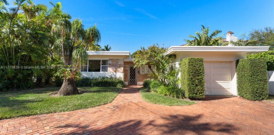 Villa ou maison à Miami Beach, Floride 3 chambres, 233.09 m2 № 1713591