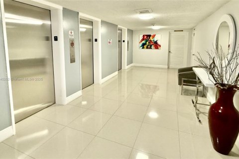 Copropriété à vendre à Hollywood, Floride: 2 chambres, 113.15 m2 № 1842744 - photo 29