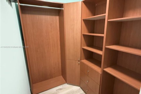 Copropriété à vendre à Hollywood, Floride: 2 chambres, 113.15 m2 № 1842744 - photo 21