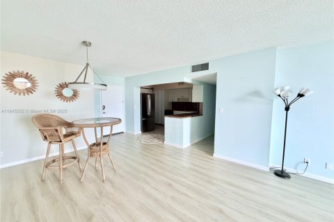 Copropriété à vendre à Hollywood, Floride: 2 chambres, 113.15 m2 № 1842744 - photo 4