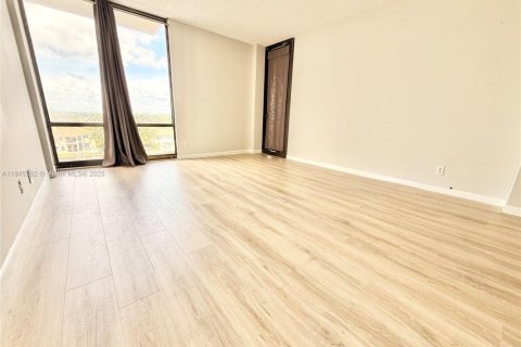 Copropriété à vendre à Hollywood, Floride: 2 chambres, 113.15 m2 № 1842744 - photo 11