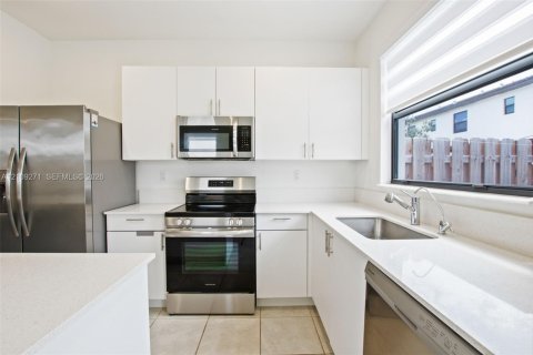 Купить таунхаус в Хомстед, Флорида 3 спальни, 123.37м2, № 2422967 - фото 9