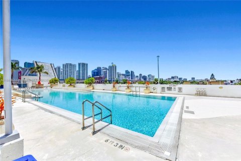 Купить кондоминиум в Майами, Флорида 1 спальня, 62.34м2, № 1929094 - фото 24